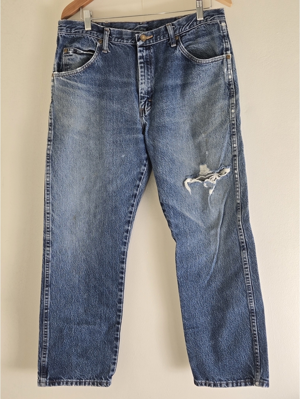 Wrangler Men's Blue Relaxed Fit Distressed Jeans rugged boyfriend